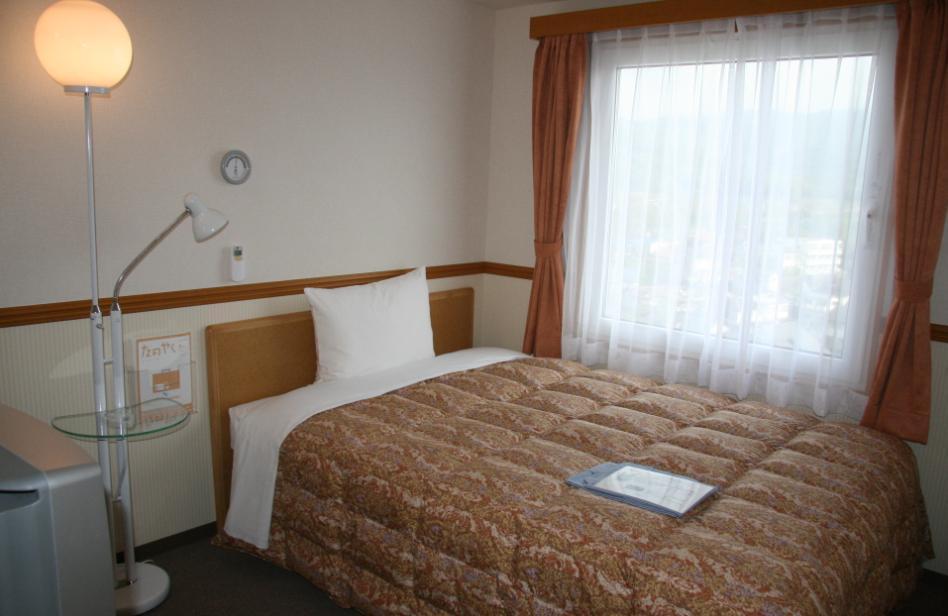 Toyoko Inn Higashi-Hiroshima Saijo Ekimae Habitación foto