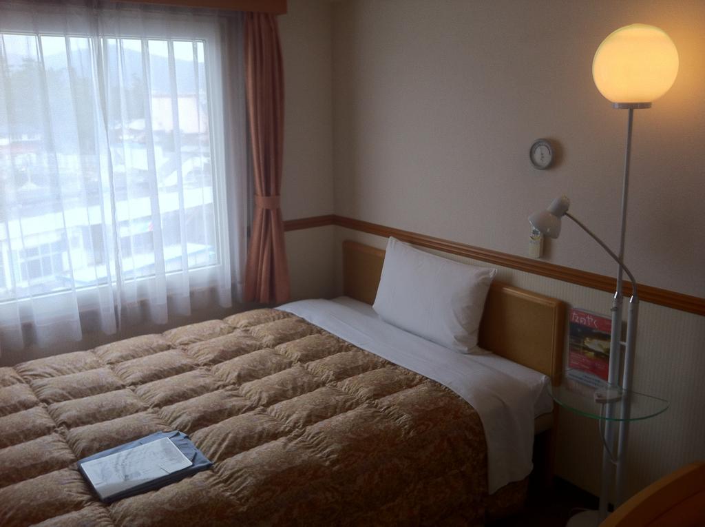 Toyoko Inn Higashi-Hiroshima Saijo Ekimae Exterior foto